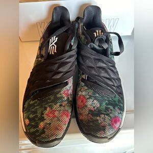 Kyrie Low Shoe Size 9.5   # A08979-002